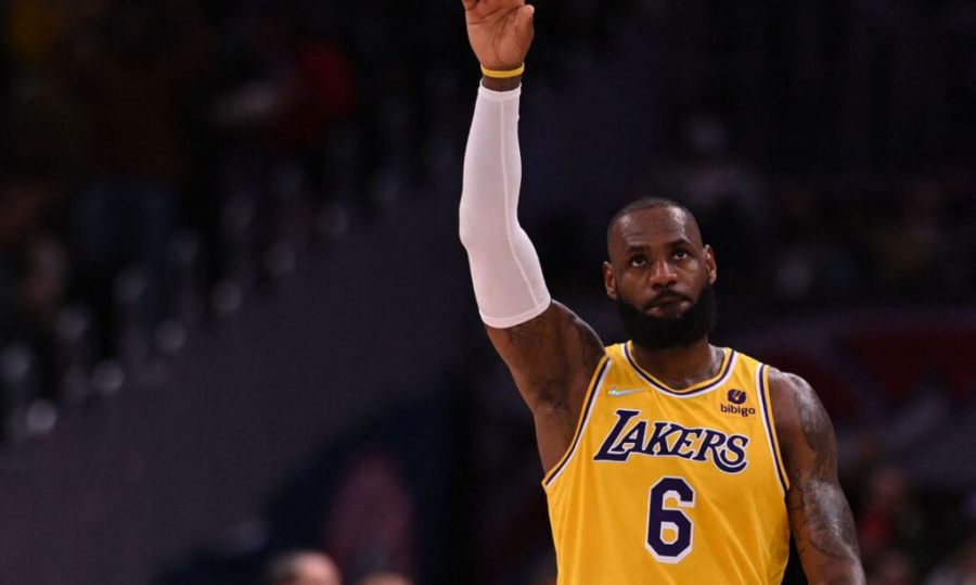 LeBron James diz ser possível deixar as quadras