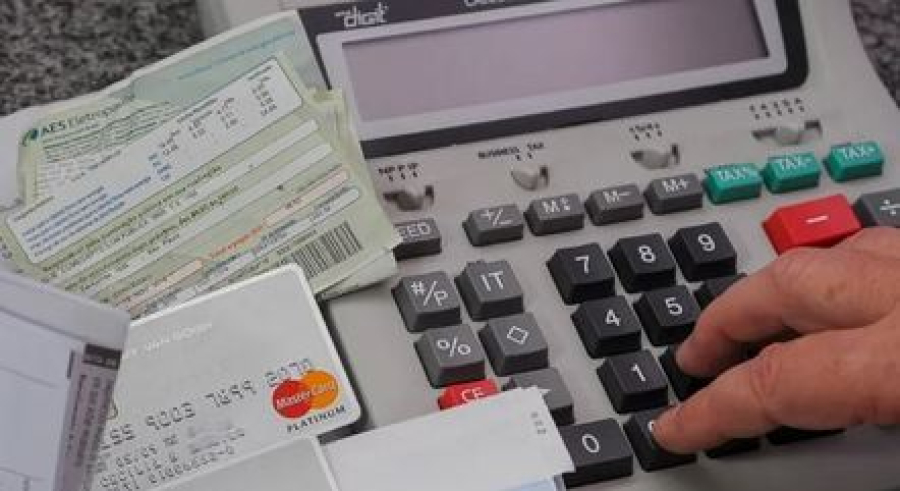 Metade dos brasileiros tem a maior parte do orçamento comprometido
