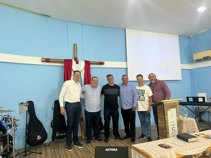 Encontro de fé na Igreja Casa de Oração na Baixada Santista