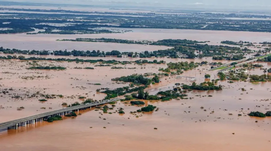 Governo anuncia crédito para famílias atingidas por inundações no RS