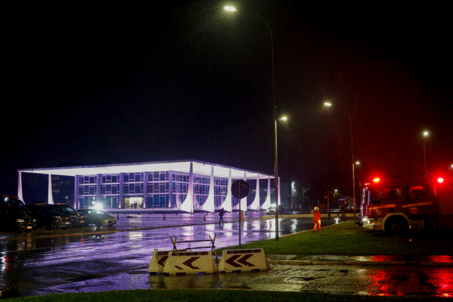 Morte e suspeita de atentado próximo ao STF agitam a capital